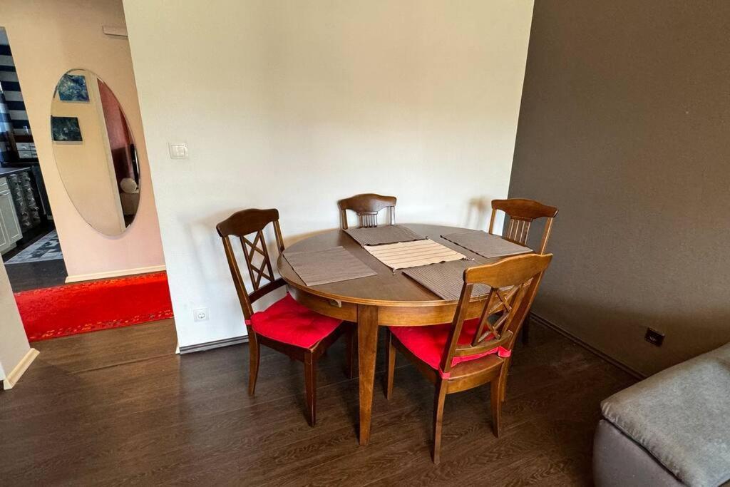 Monikas Home - Gemuetliche 3-Zimmer-Wohnung Im Herzen Von 뵈브링엔 외부 사진